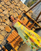 Vestido Cítrus da marca Areia Crôa, vestido feminino com estampa vibrante, tecido leve e detalhes elegantes.
