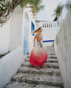 Vestido Degradê Romance da Areia Crôa, com detalhes femininos e cores suaves, mostrado em close na imagem.