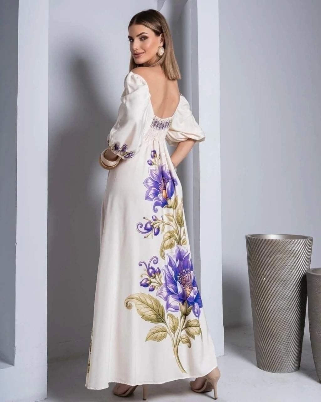 Vestido Florá Ayla da marca Areia Crôa, vestido feminino com estampa floral e tecido leve, ideal para ocasiões casuais.
