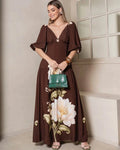 Vestido Serena da Areia Crôa com estampa floral, modelo feminino, tecido leve e detalhes delicados.