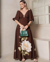 Vestido Serena da Areia Crôa com estampa floral, modelo feminino, tecido leve e detalhes delicados.