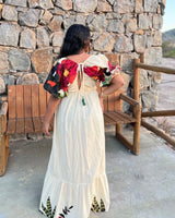 Vestido Areia Crôa Ipanema em tecido leve, com estampa colorida e detalhes femininos, ideal para o verão.